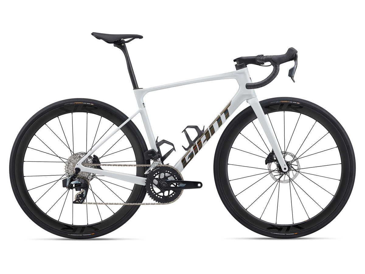 Defy Advanced Pro 1 - Weiß